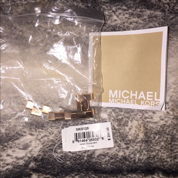 Michael Kors Chronograph Rose Gold Watch - Picture 3 of 4